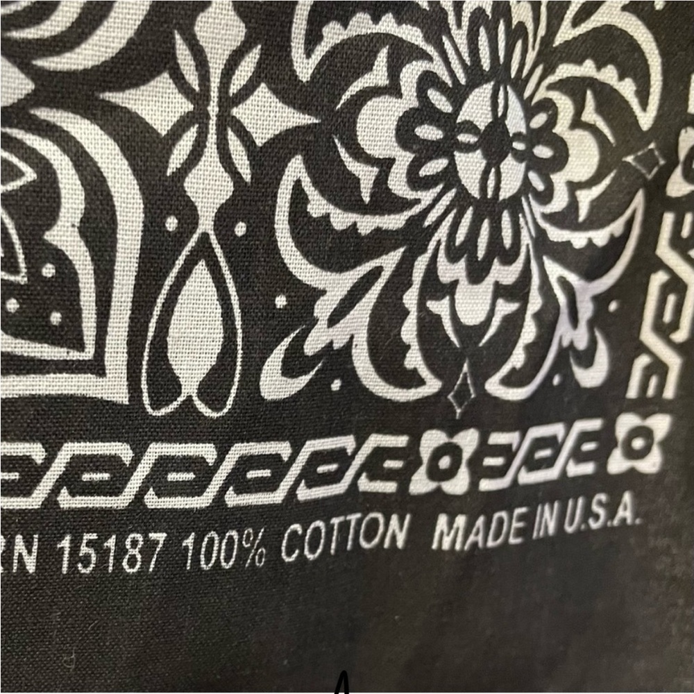 New Seal Unisex Men Size Medium 72 seasons Design With MUYA Bandanna. - Picture 11 of 16